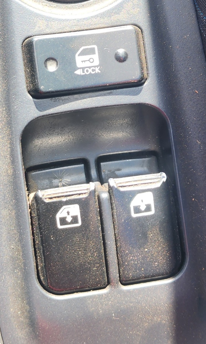 H1 RIGHT DOOR WINDOW SWITCH