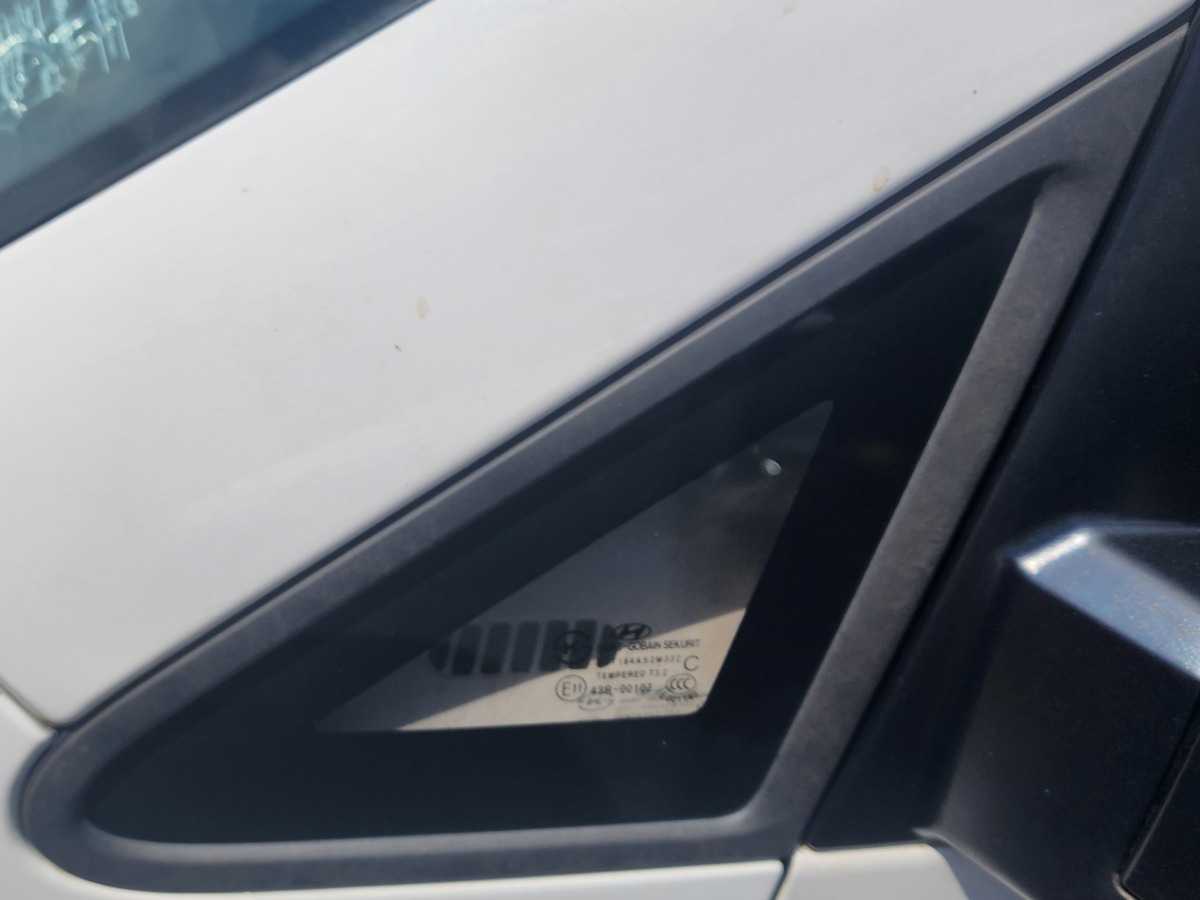 H1 LEFT FRONT QUARTER VENT