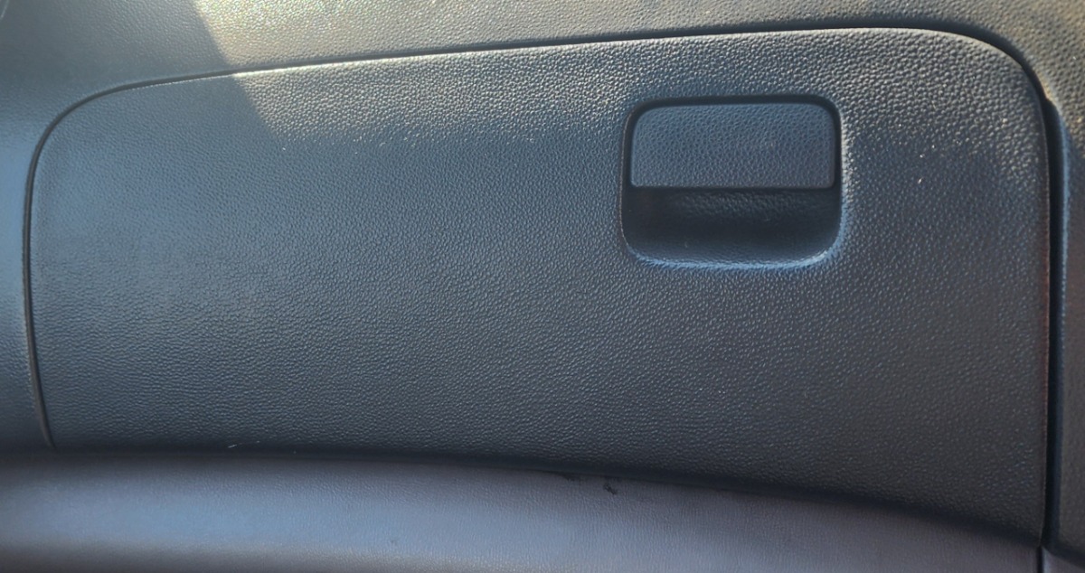 H1 UPPER GLOVE BOX