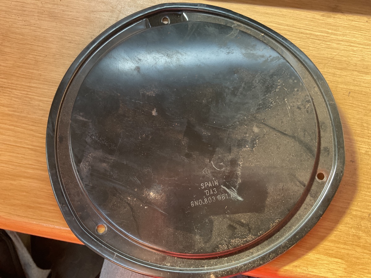 POLO PLAYA FUEL TANK ACCESS COVER