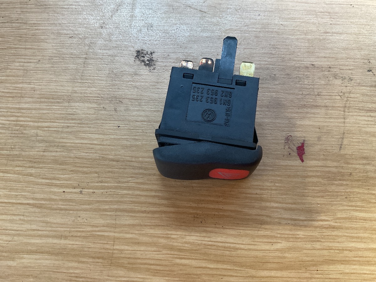 POLO PLAYA HAZARD SWITCH