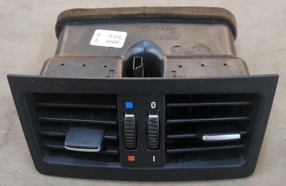 E90 REAR CENTRE VENT