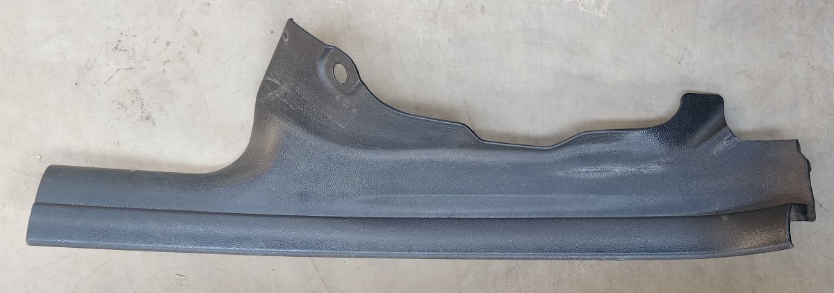 E90 LEFT REAR DOOR SCUFF