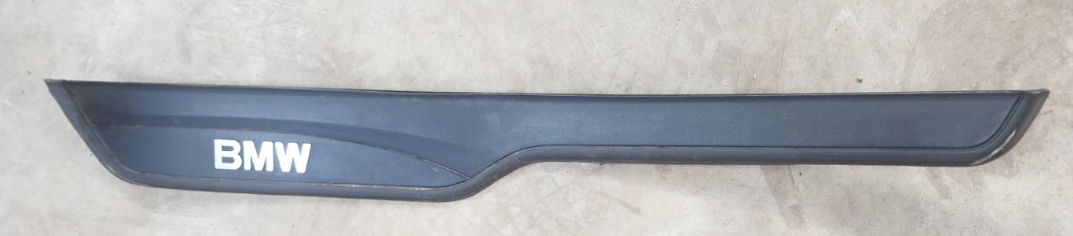E90 LEFT REAR ENTRANCE TRIM
