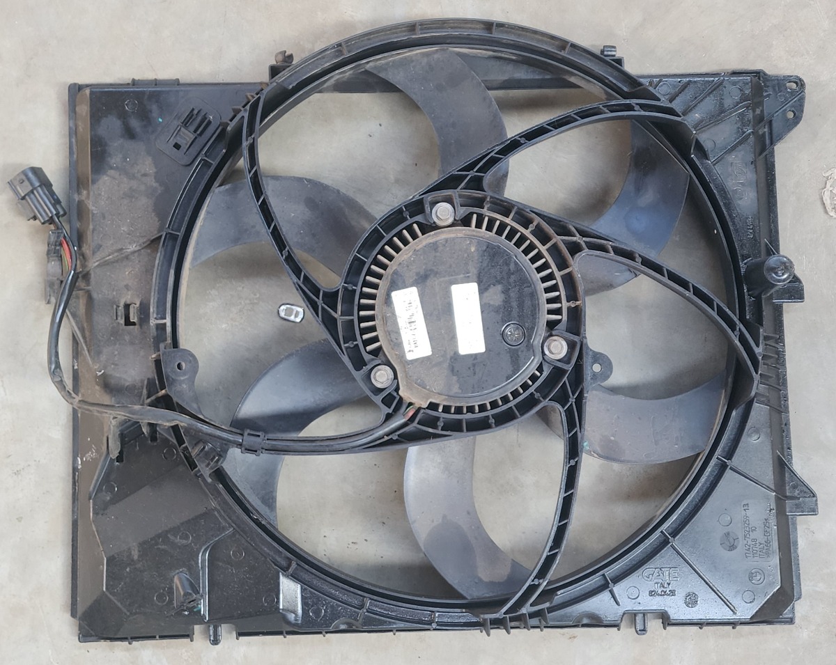E90 320I AUTO RADIATOR FAN