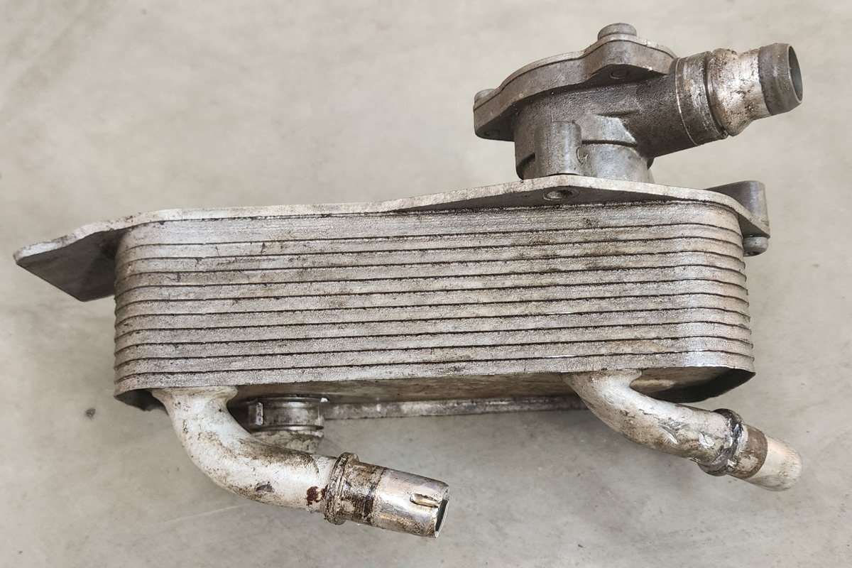 E90 320I AUTO OIL COOLER
