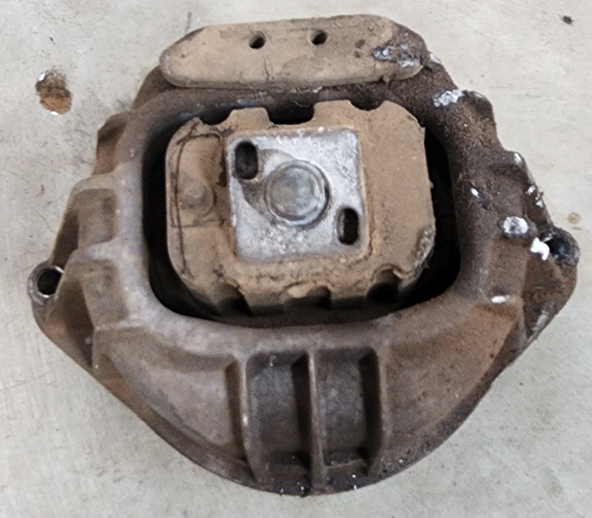 E90 MOUNTING ENGINE RIGHT