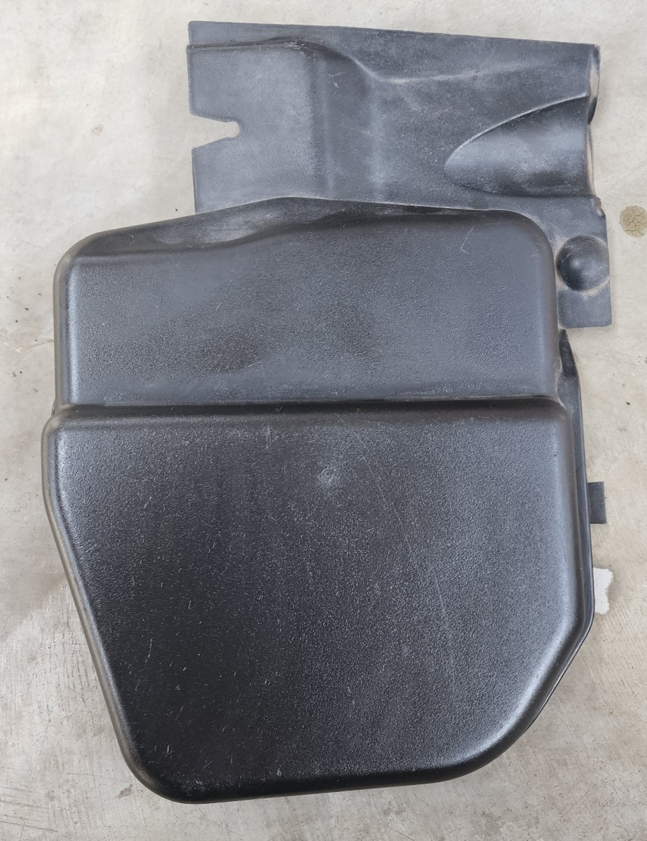 E90 CABIN FILTER COVER
