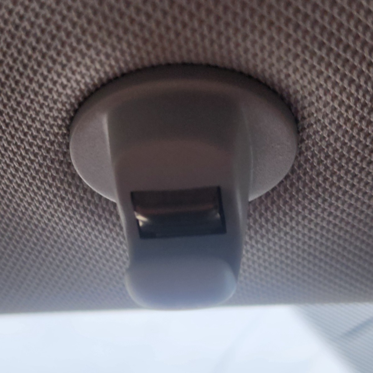 T-CROSS LEFT SUN VISOR CLIP