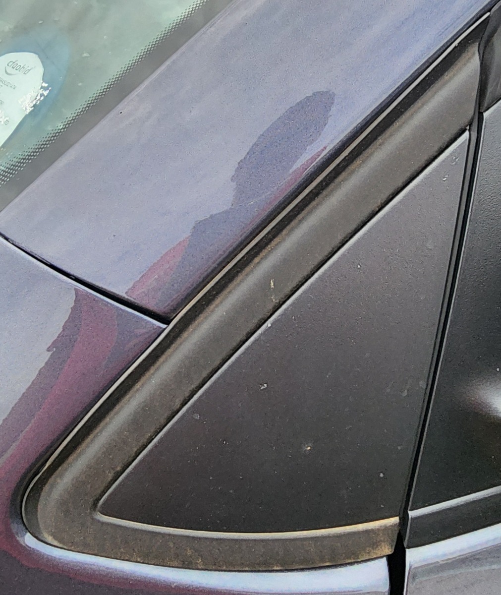 POLO MK2 VIVO LEFT FENDER TRIM