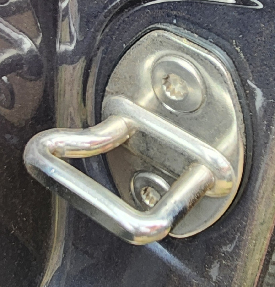 POLO MK2 VIVO LEFT FRONT DOOR STRIKER