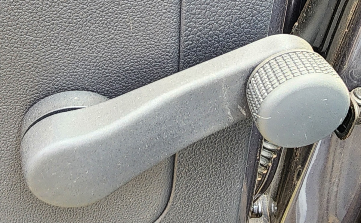 POLO VIVO MK2 LEFT REAR WINDOW WINDER