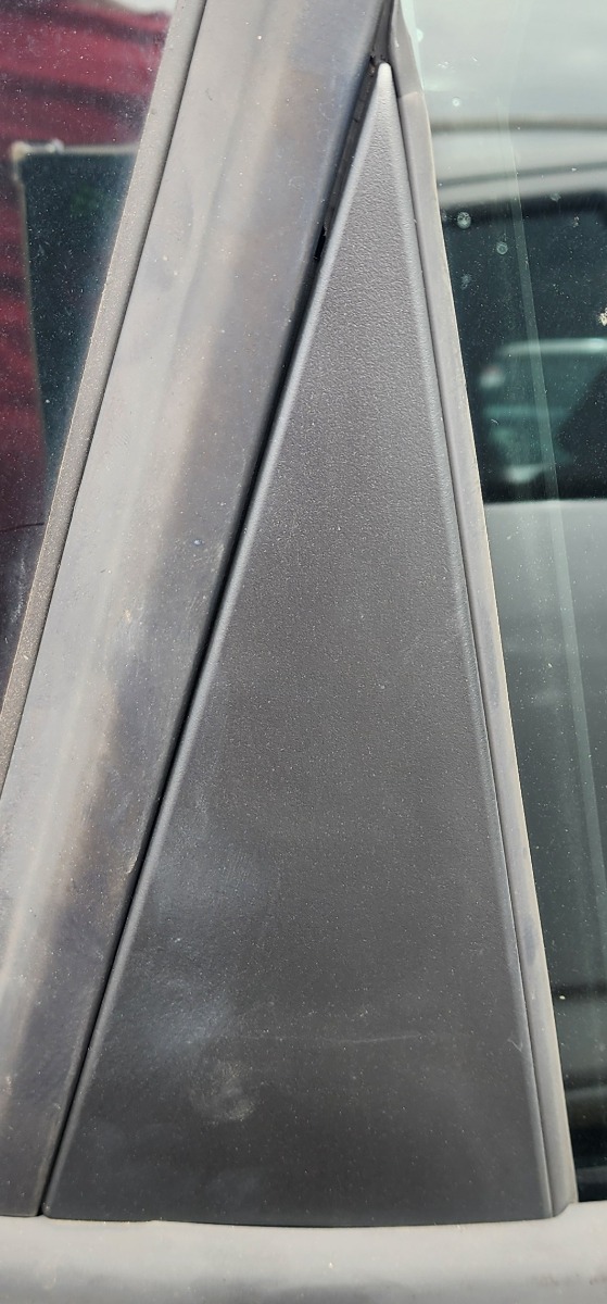 POLO MK2 VIVO RIGHT REAR DOOR TRIM