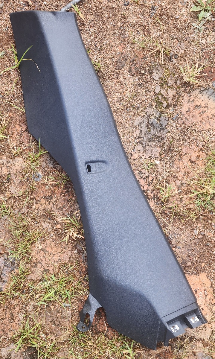 T-CROSS LEFT REAR FENDER TRIM