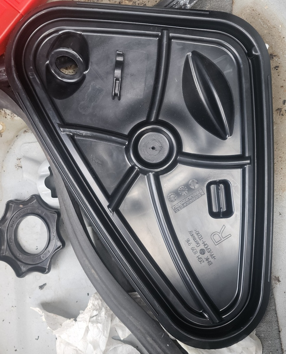T CROSS RIGHT REAR DOOR SERVICE COVER