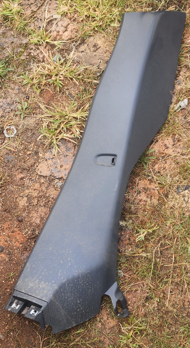 T-CROSS RIGHT REAR FENDER TRIM