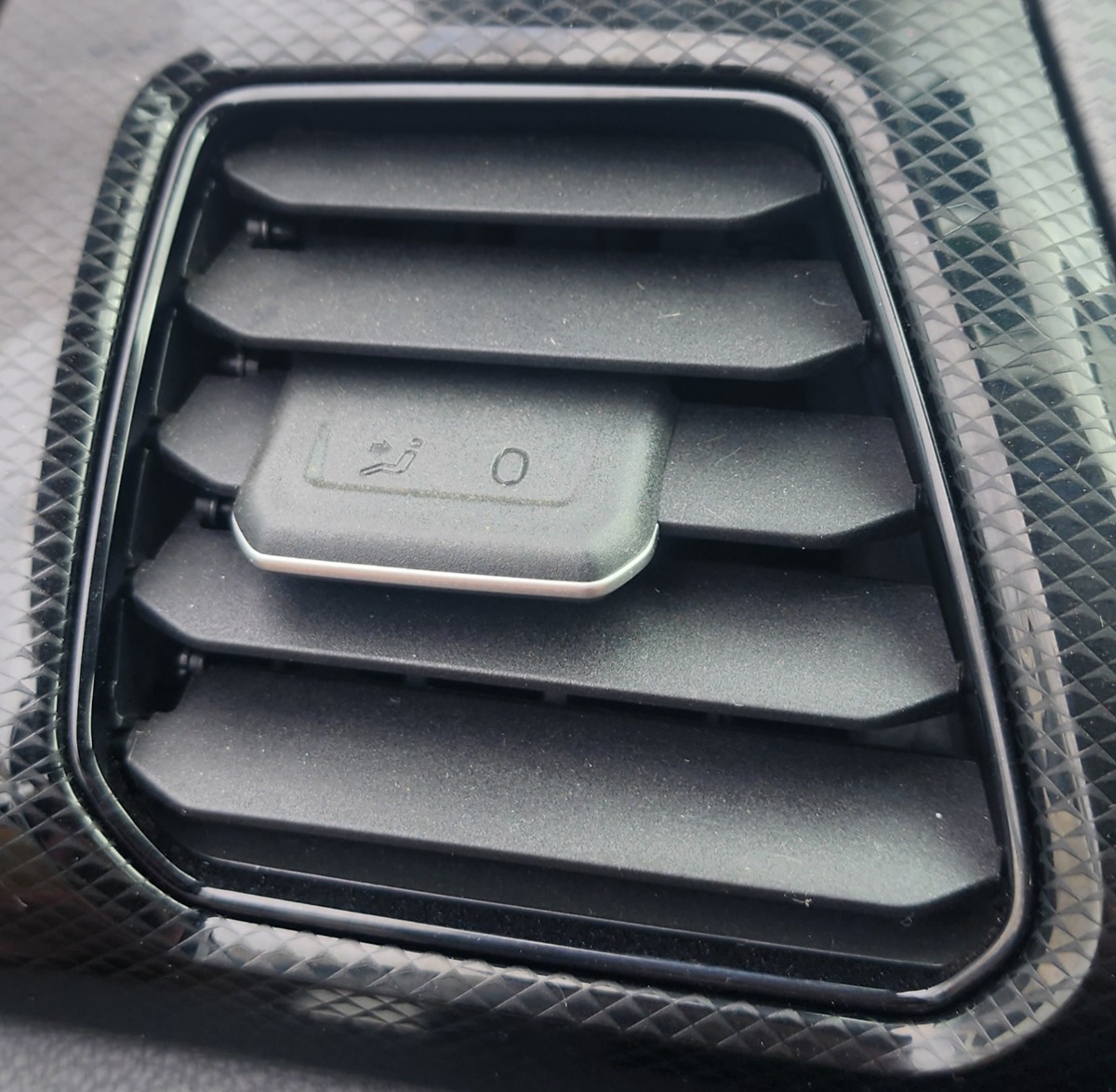 T-CROSS LEFT DASH VENT