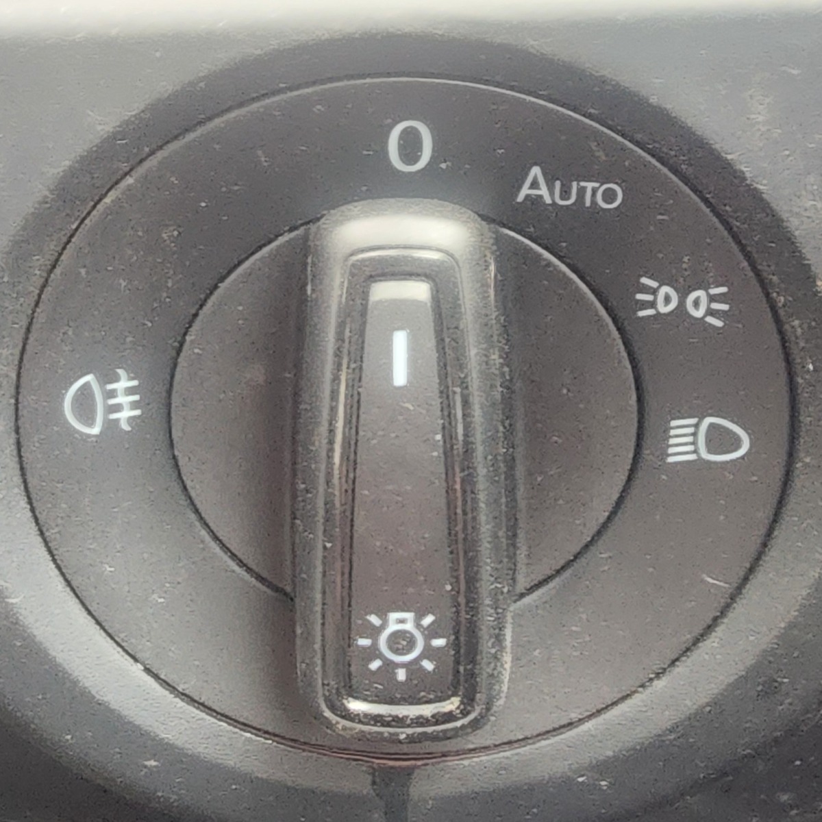 T-CROSS LIGHT SWITCH