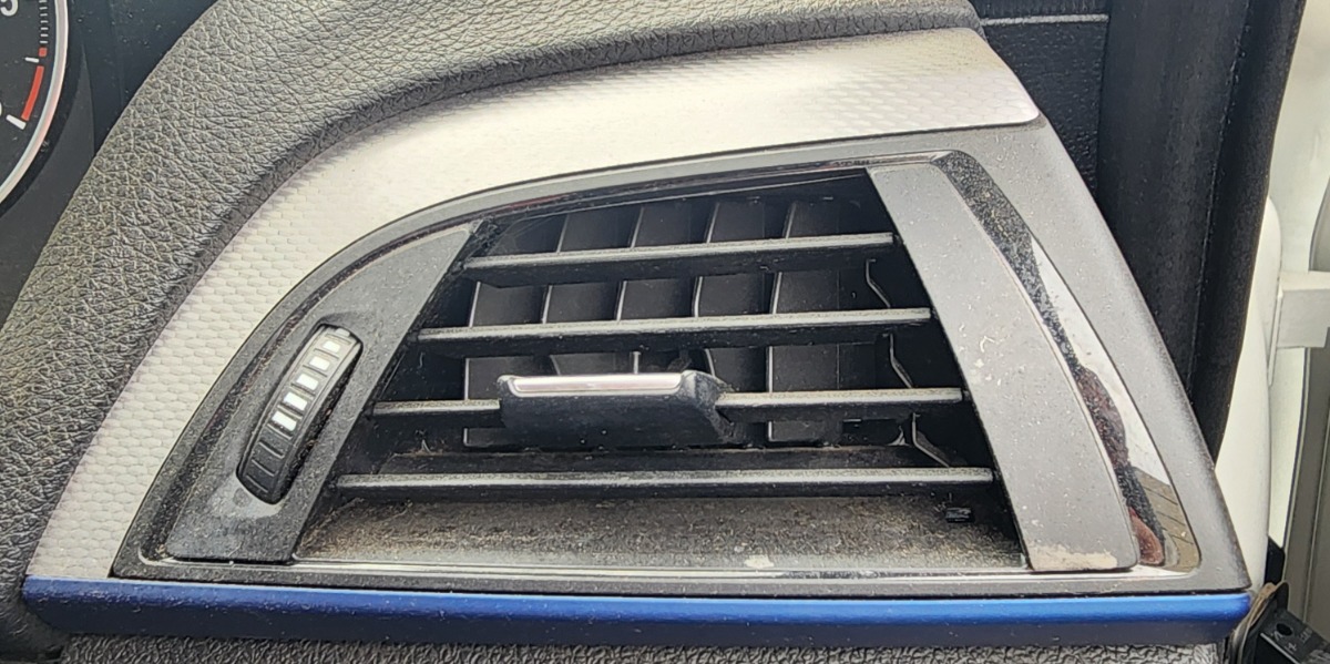 F22 RIGHT DASH VENT TRIM