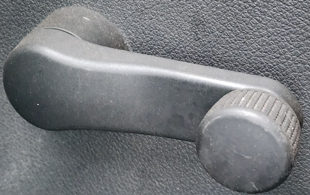 CADDY RIGHT WINDOW CRANK