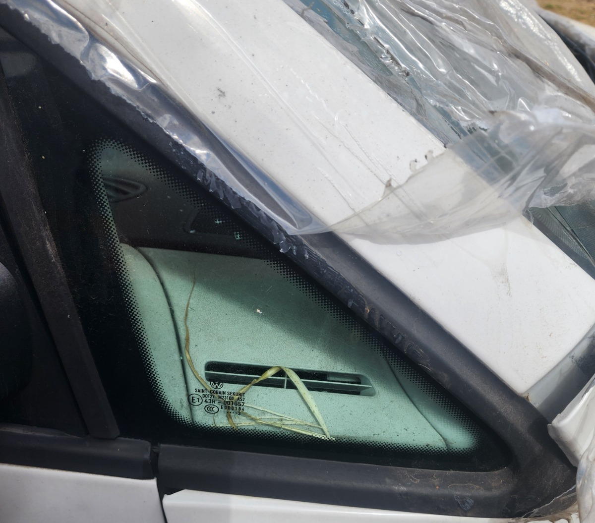 CADDY RIGHT FRONT QUARTER VENT
