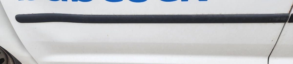 CADDY LEFT FRONT DOOR MOULDING