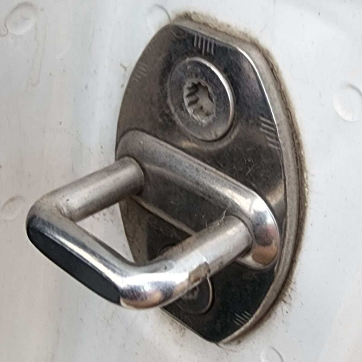 CADDY LEFT FRONT DOOR STRIKER