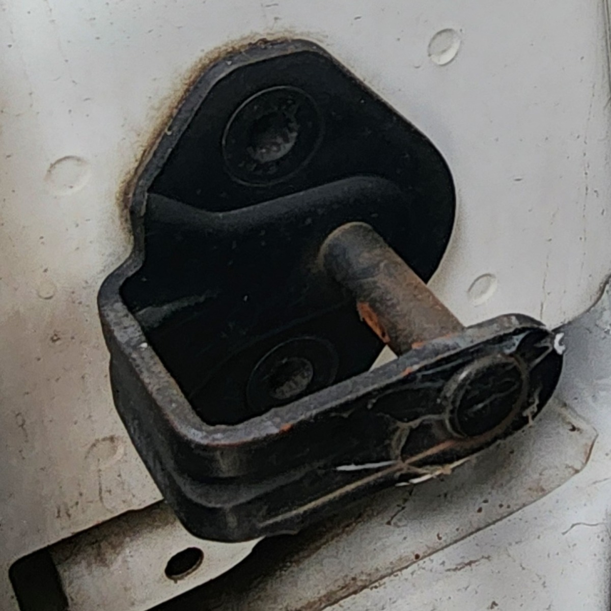 CADDY LEFT SLIDING STRIKER