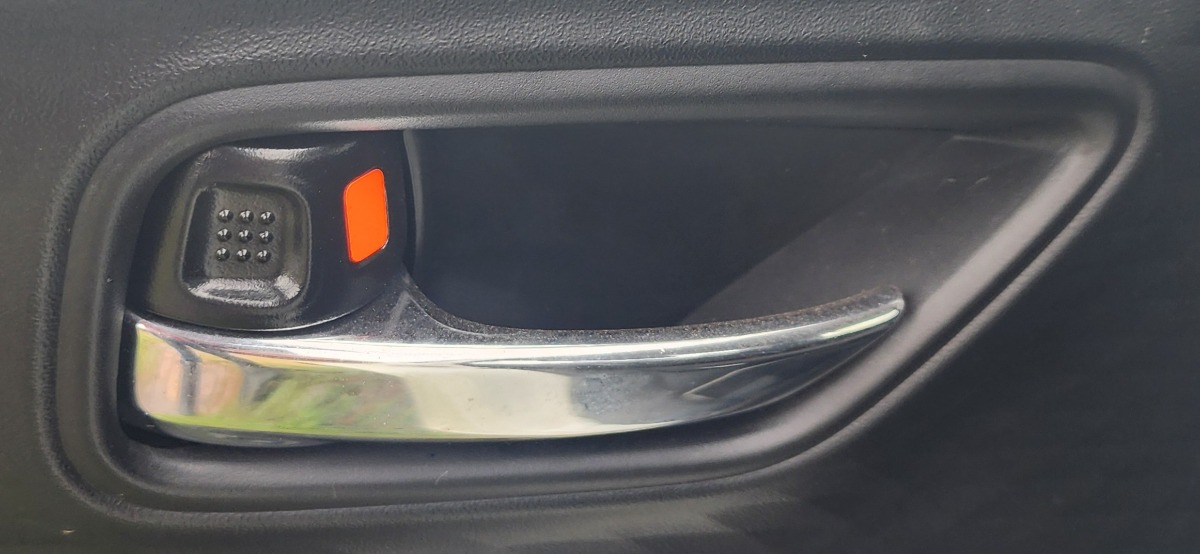 SWIFT LEFT REAR INNER HANDLE