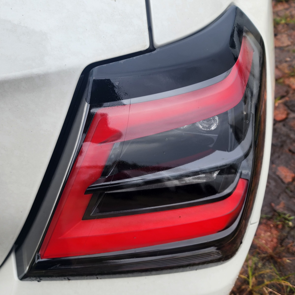 SWIFT RIGHT TAILLIGHT