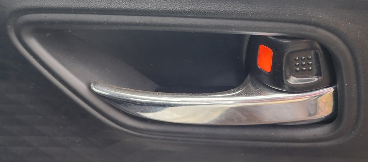SWIFT RIGHT REAR INNER HANDLE