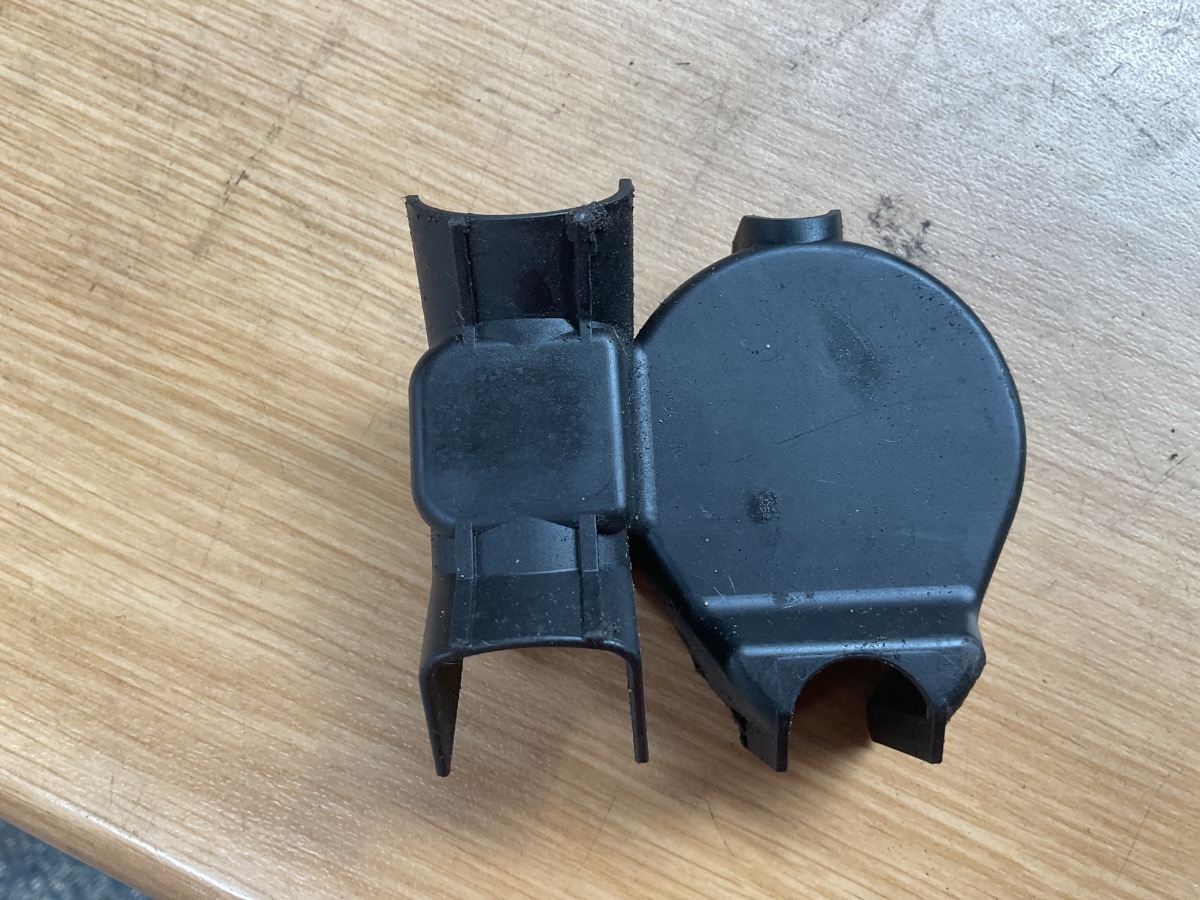 E90 ENGINE BAY JUMP POINT COVER