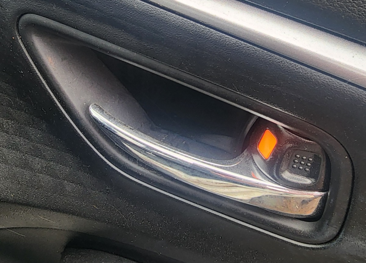 SWIFT RIGHT FRONT INNER HANDLE