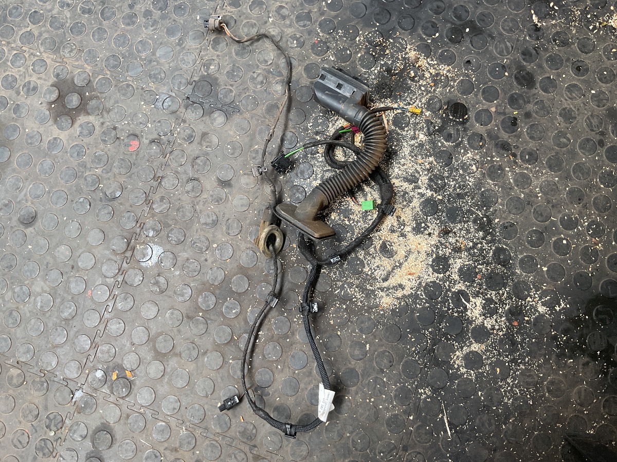 W205 LEFT FRONT DOOR WIRING