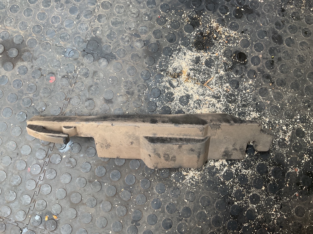 W205 FRONT LEFT DOOR REINFORCEMENT