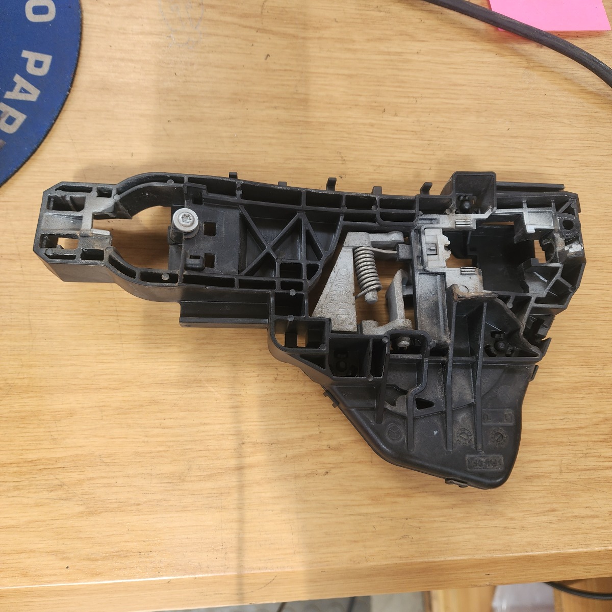W169 LEFT REAR HANDLE BRACKET
