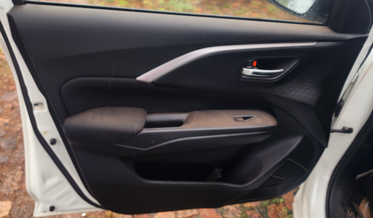 SWIFT LEFT FRONT DOOR PANEL