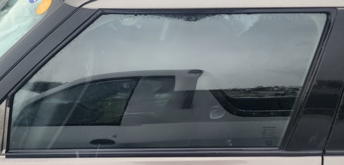 SWIFT LEFT FRONT DOOR GLASS