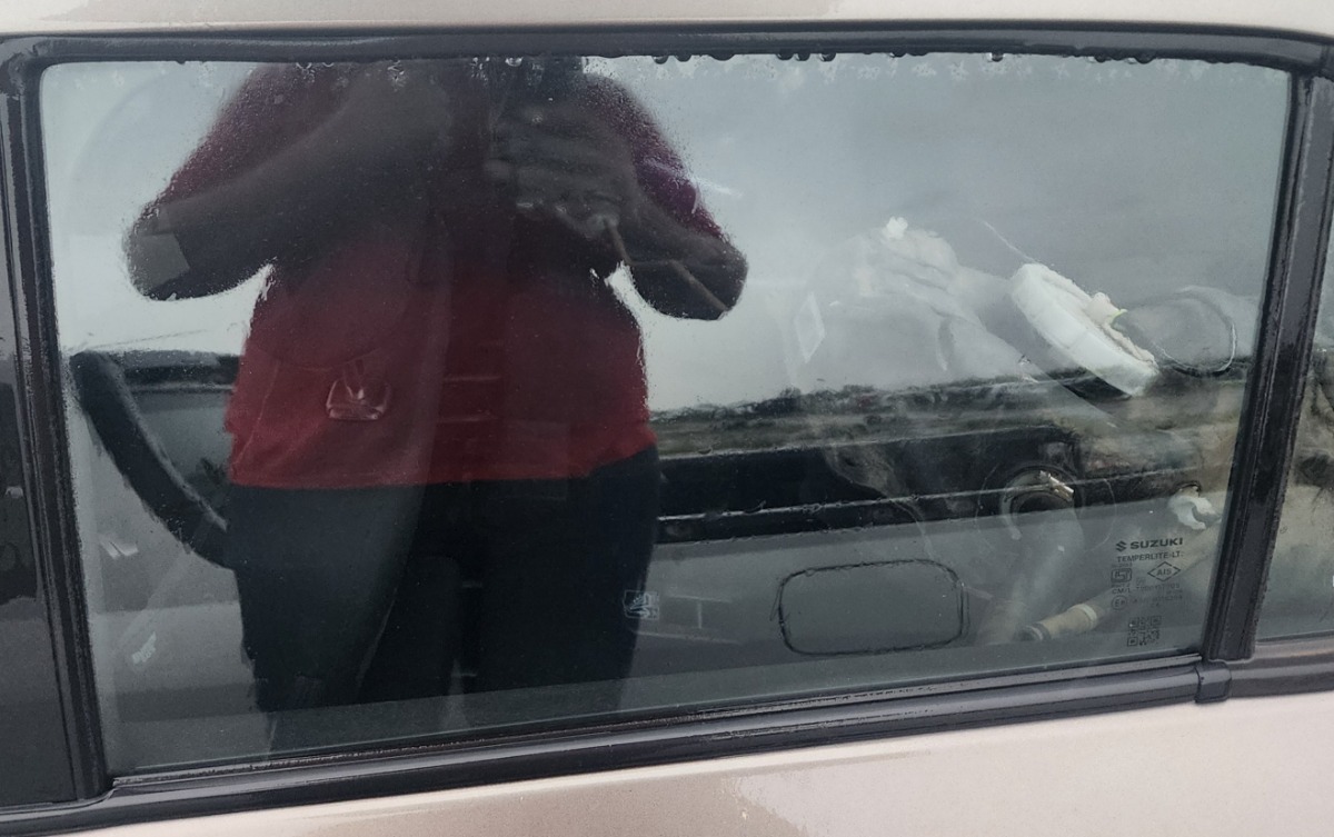 SWIFT LEFT REAR DOOR GLASS