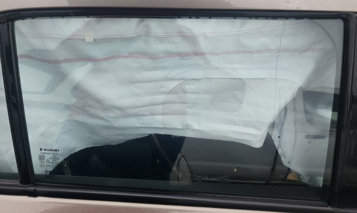 SWIFT RIGHT REAR DOOR GLASS