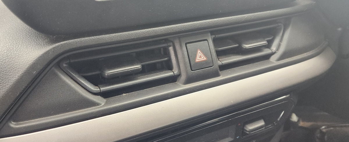 SWIFT CENTRE DASH VENT