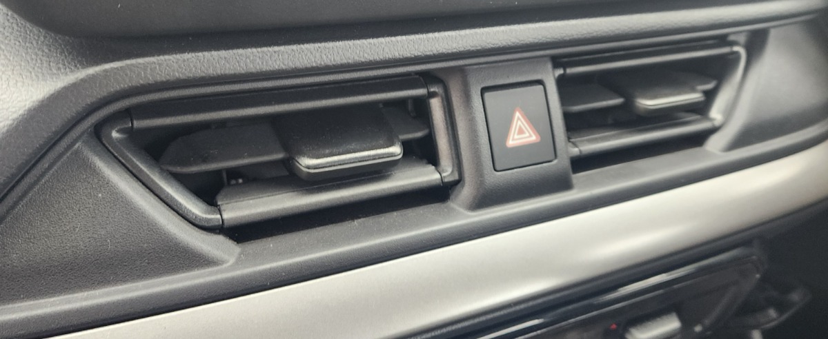 SWIFT CENTRE DASH VENT