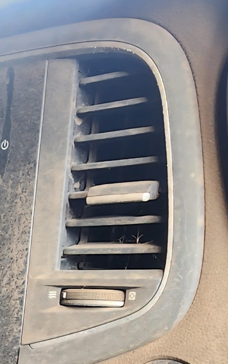 MEGANE 4 RIGHT CENTRE VENT