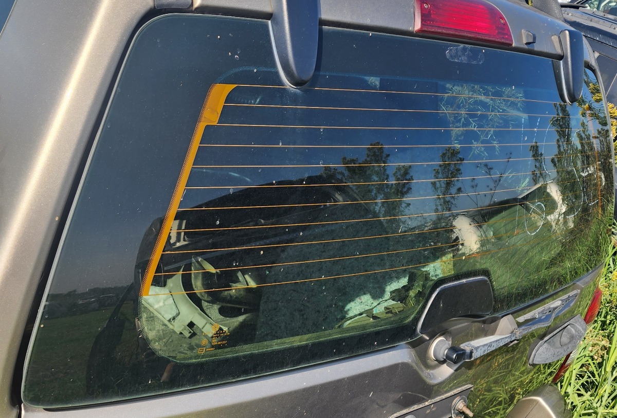 CHEROKEE REAR WINDSCREEN