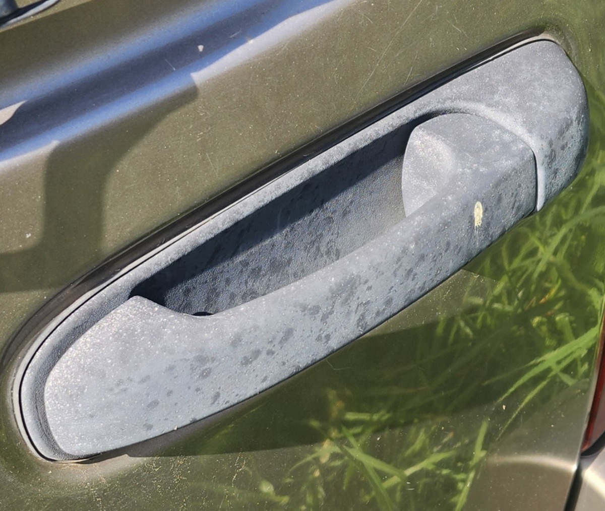 CHEROKEE TAILGATE HANDLE