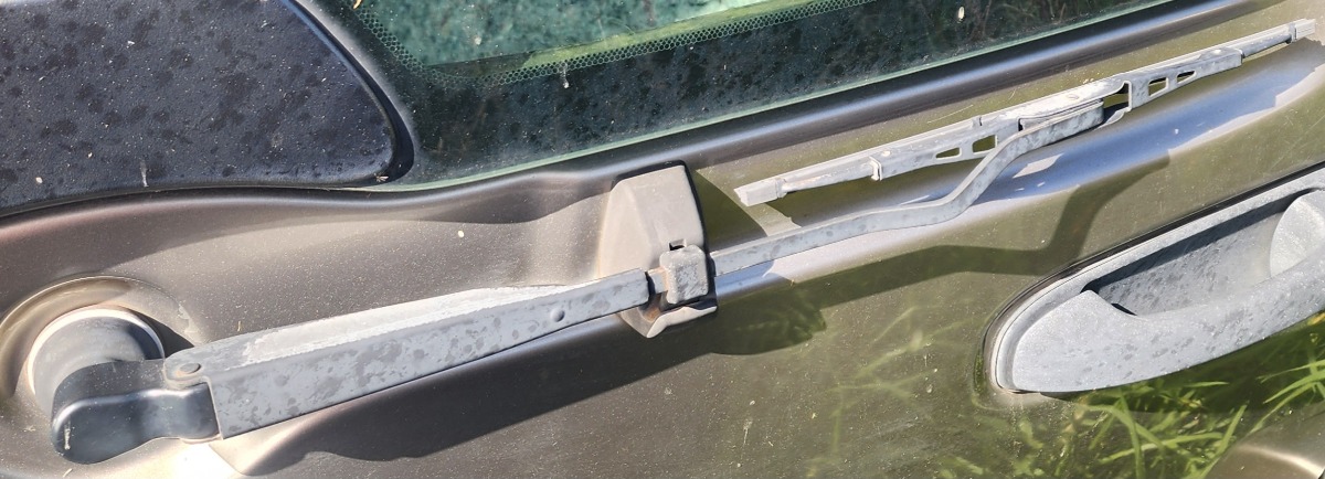 CHEROKEE REAR WIPER ARM