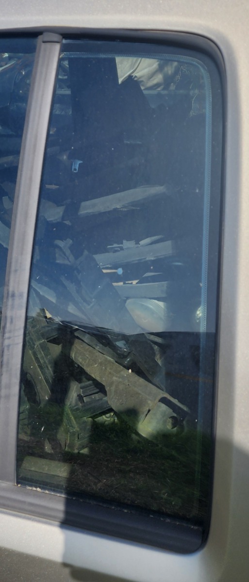 CHEROKEE LEFT REAR DOOR QUARTER VENT