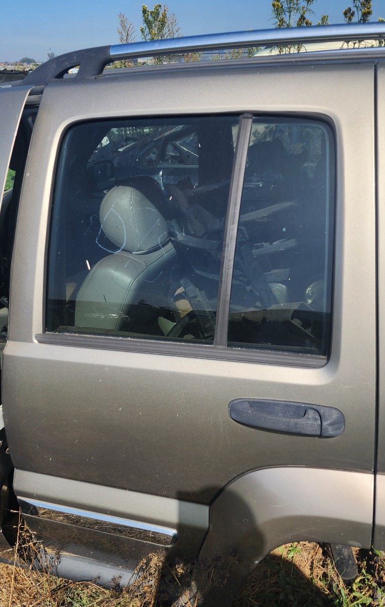 CHEROKEE LEFT REAR DOOR (SHELL)