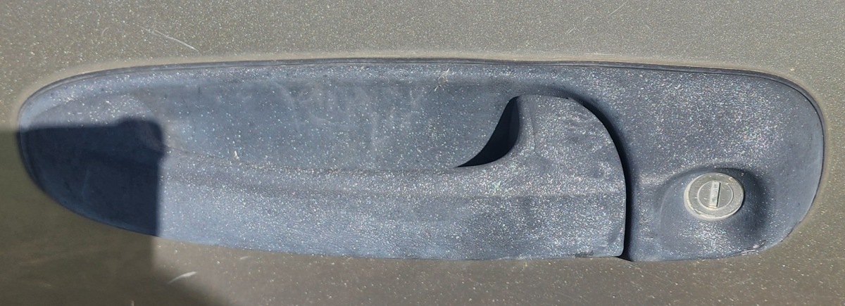 CHEROKEE LEFT FRONT HANDLE