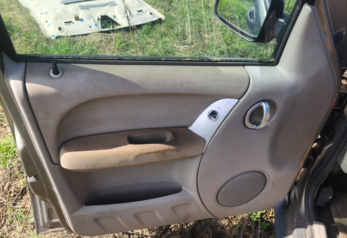 CHEROKEE LEFT FRONT DOOR PANEL